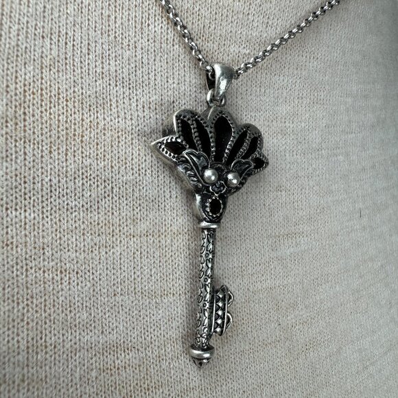 Silver Tone Key Pendant Necklace XC Brand 16-18" - Picture 3 of 6